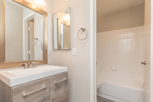 07a.jpg - Avion on Glendale