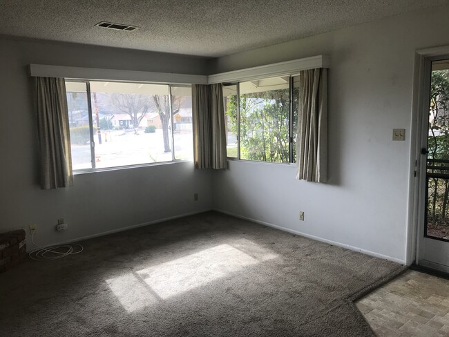 Living area - 2802 Vine St