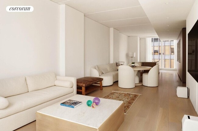 Building Photo - 100 E 53rd St