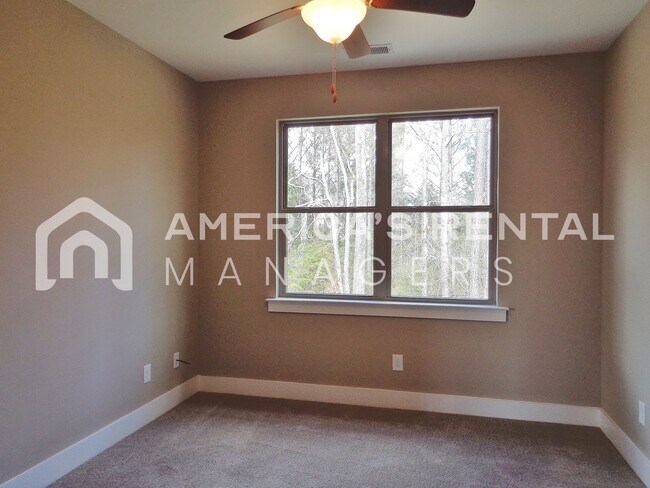Foto del edificio - 602 The Heights Ln