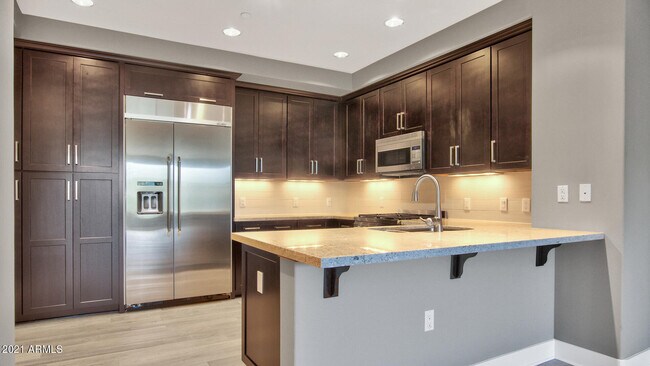 Foto del edificio - 4803 N Woodmere Fairway