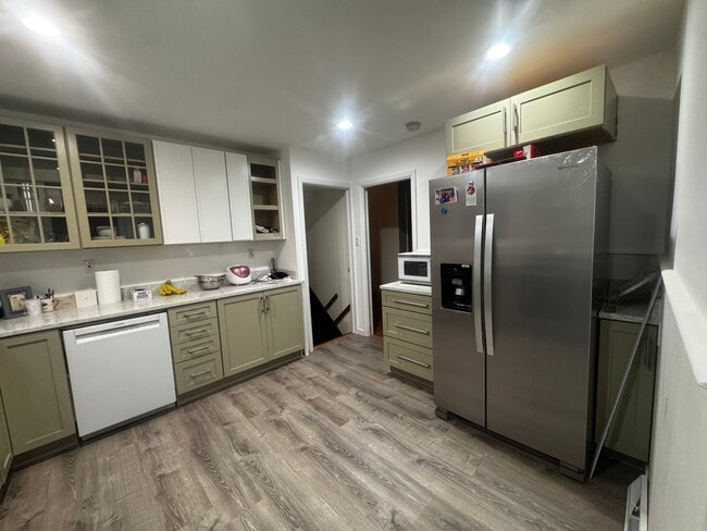 Building Photo - 8409 Freestone Ave