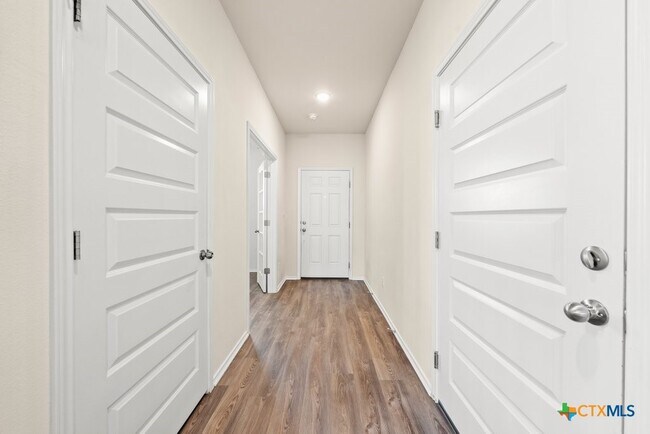 Foto del edificio - 145 Goldfinch Dr