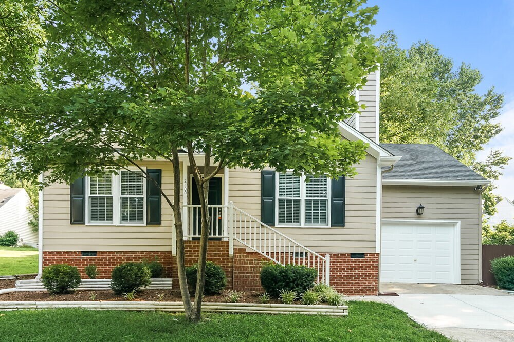 Primary Photo - 2100 Havering Pl