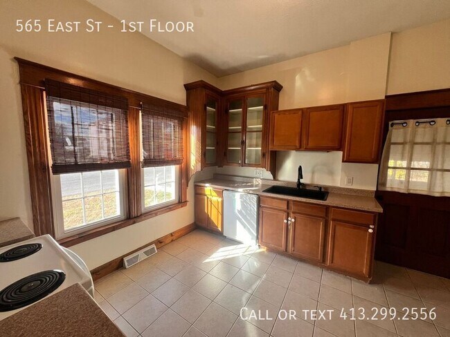 Foto del edificio - Stunning 3 Bedroom Unit in the Heart of Lu...