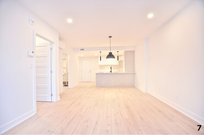 Building Photo - 12065 Rue de Blois