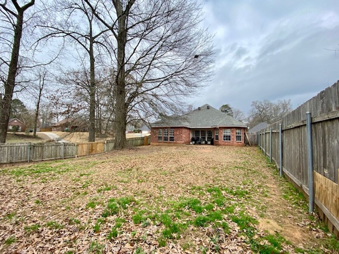 Building Photo - HAUGHTON , LOUISIANA - 3 BEDROOM 2 BATH DO...