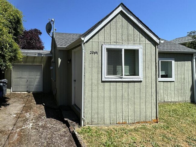 Photo - 2049 City View St House