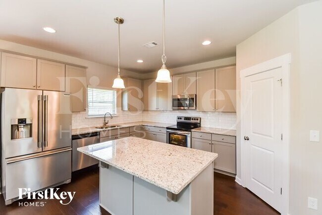 Building Photo - 3208 Camden Ct