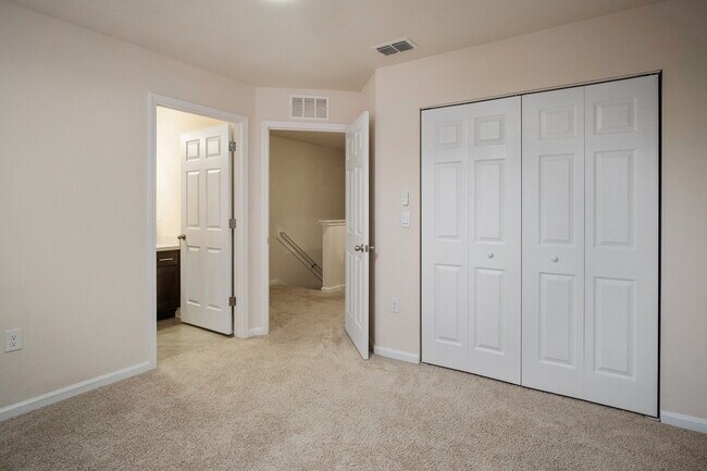 Foto del edificio - 73 Java Ln