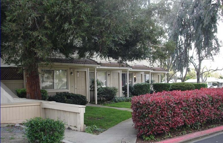 Building Photo - 3886 Mulberry Dr
