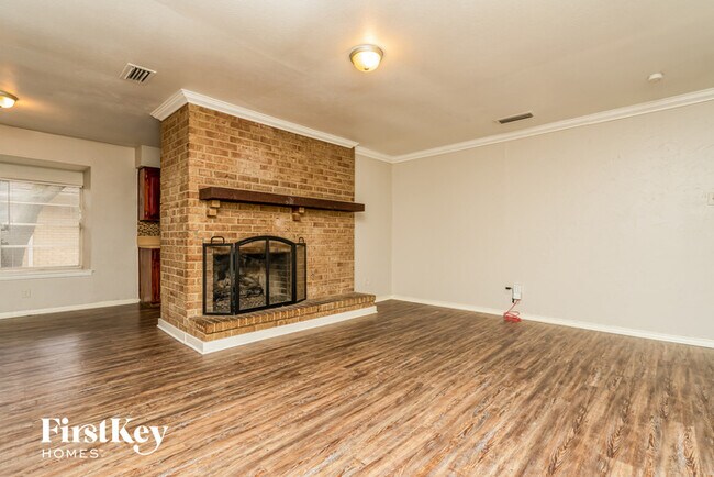 Building Photo - 1315 Fernwood Dr