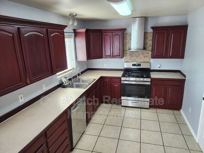 Foto del edificio - 6922 Gold Kings Ave