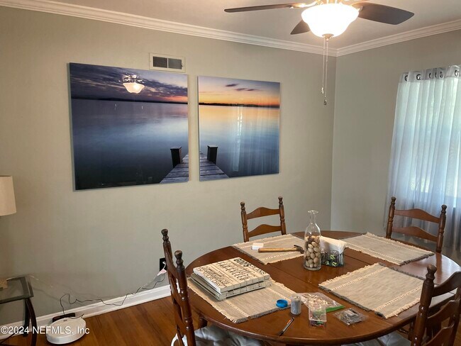 Foto del edificio - 5054 Pirates Cove Rd