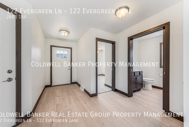 Building Photo - 122 Evergreen Ln