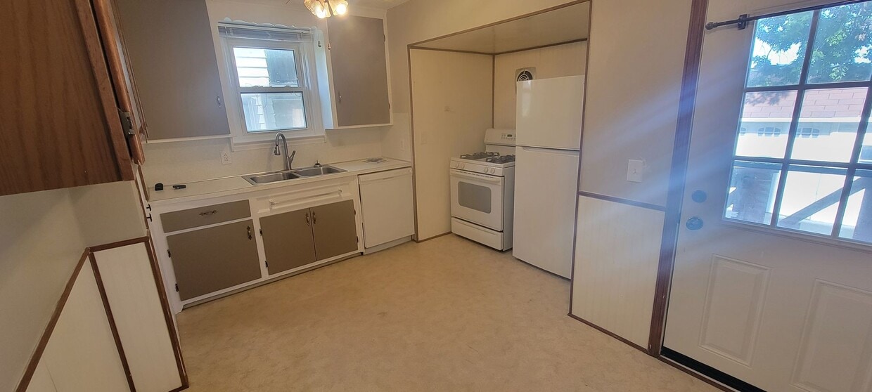 Foto principal - Single 3 bedroom 1 bath home located in Ma...