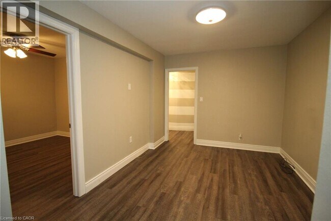 Photo du bâtiment - 245 E 13th St