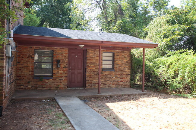 Building Photo - Efficiency Unit Near Downtown Tyler!