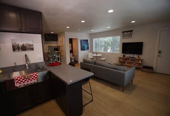 Foto del edificio - 1730 Asbury Dr