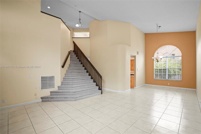 Foto del edificio - 18405 NW 9th Ct