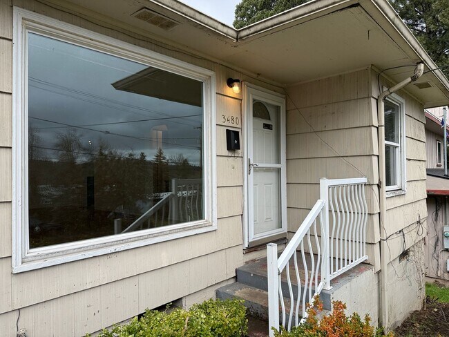 Foto del edificio - Updated 2 bedroom 1.5 bath duplex in Eugene!