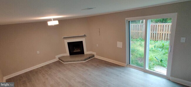 Building Photo - 347 Hillside Terrace