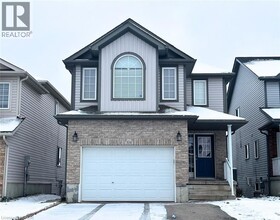 Building Photo - 304 Lemon Grass Crescent