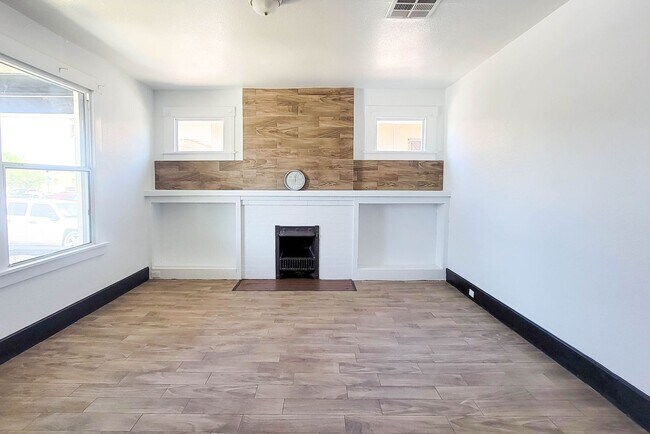 Foto del edificio - Office Space for Rent!