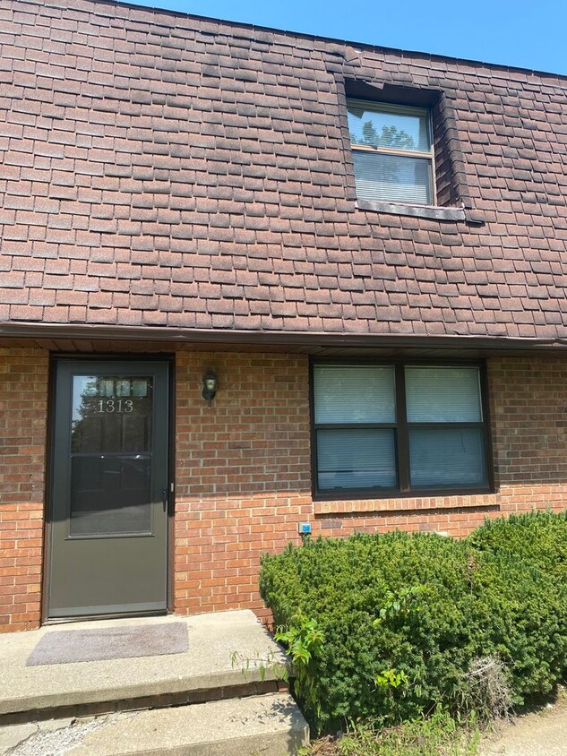 Foto principal - A1311-1315 ORCHARD PARK DRIVE