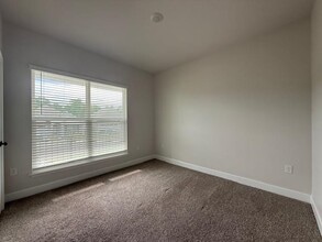 Building Photo - 2035 Hansel Hl Dr