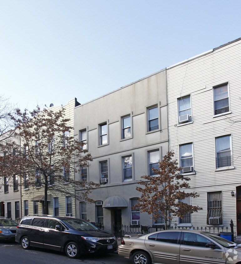 Primary Photo - 225 Suydam St