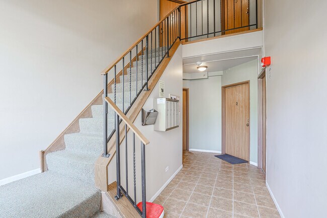 Building Photo - 557 E Shag Bark Ln