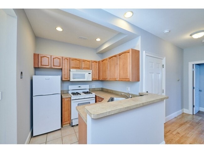 Building Photo - 8 Humboldt Pl