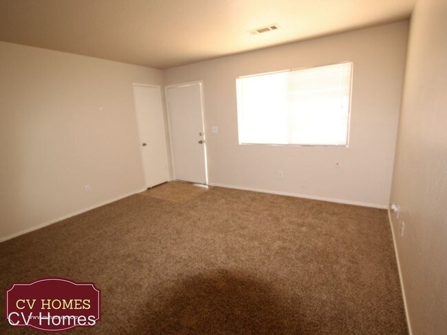 Building Photo - 615 E Florinda St
