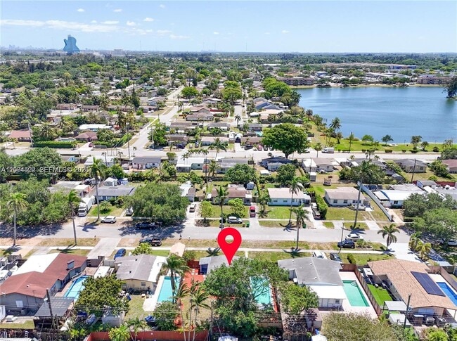 Building Photo - 5621 SW 38th Ct