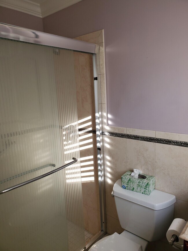 Building Photo - 2 Royal St