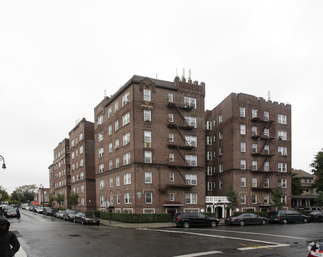 Building Photo - 580 E 17th St