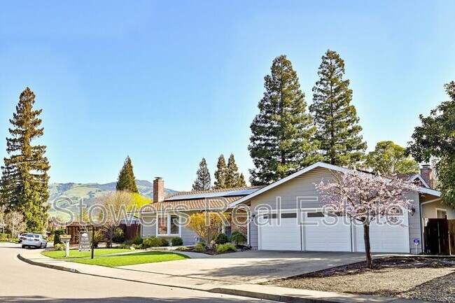 Building Photo - 177 Santiago Dr