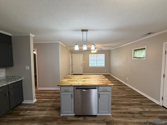 Building Photo - 1087 Seminary St