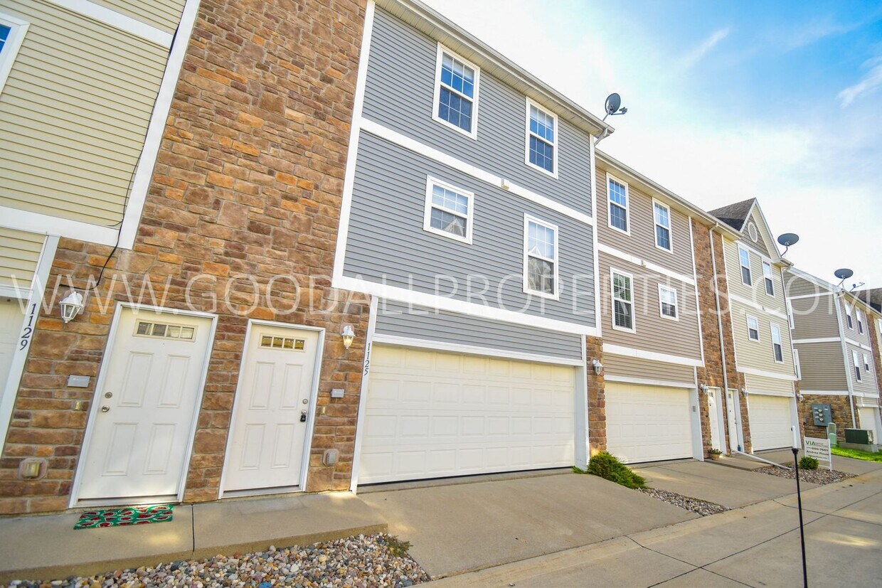 Foto principal - 2 Bedroom, 2 Bath Townhome in Pleasant Hill