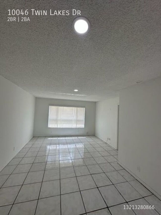 Building Photo - 10046 Twin Lakes Dr