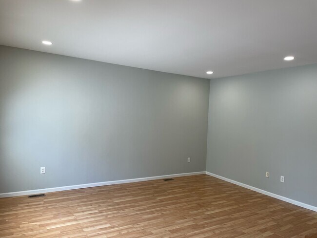 Building Photo - 101 Cranbrook Ct