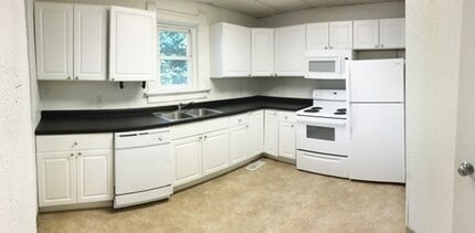 Building Photo - 404 S Busey Ave
