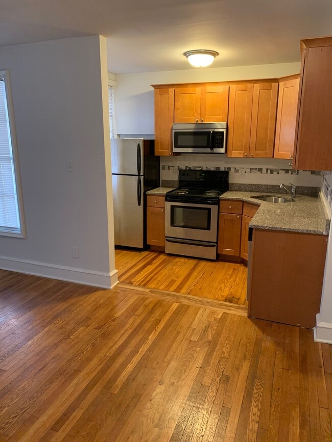 Building Photo - 1106 West Franklin St