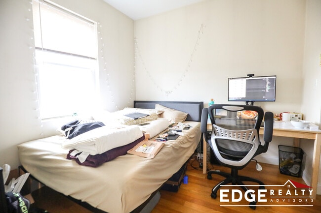 Photo - 549 Washington St Apartment