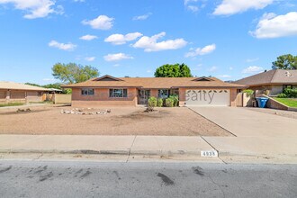 Building Photo - 4938 E Earll Dr