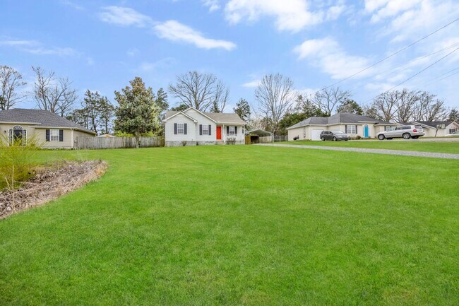 Building Photo - 325 Royal Garden Dr