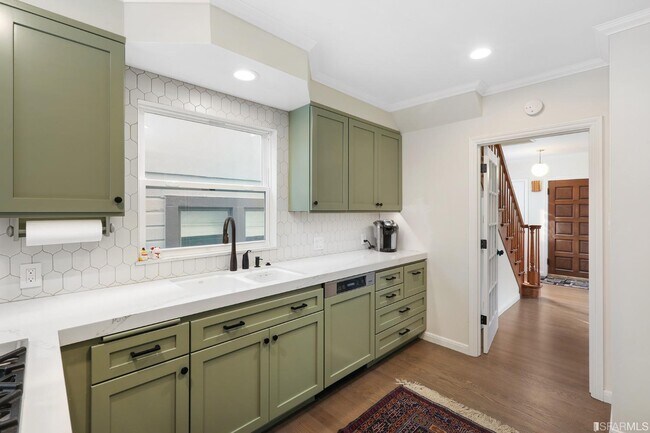 Building Photo - 2320 Cecilia Ave