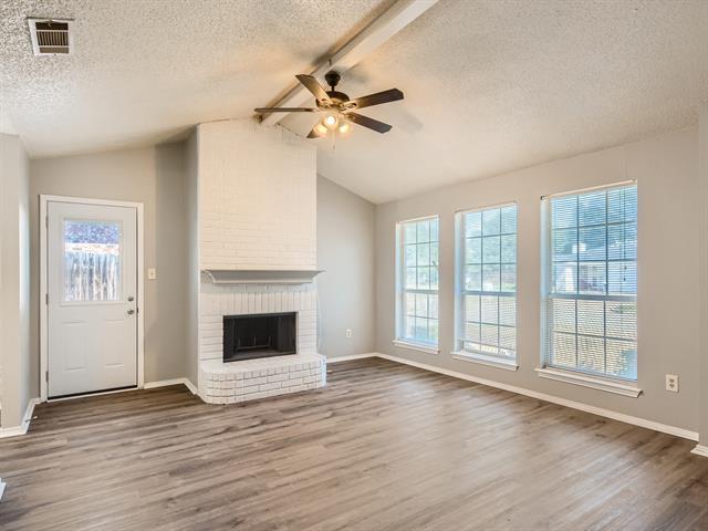 Foto del edificio - 1102 Glen Creek Dr