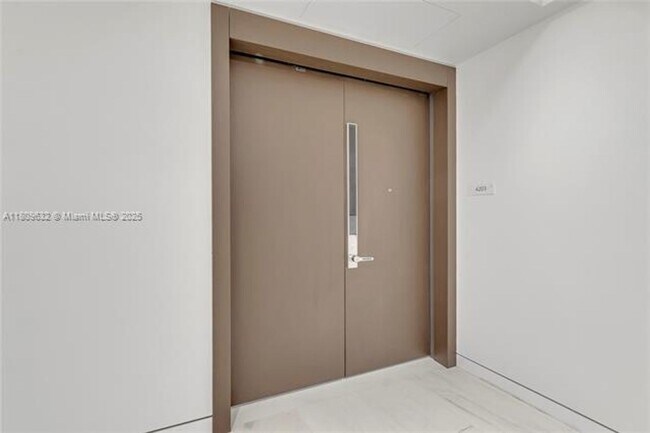 Foto del edificio - 300 Biscayne Blvd Way